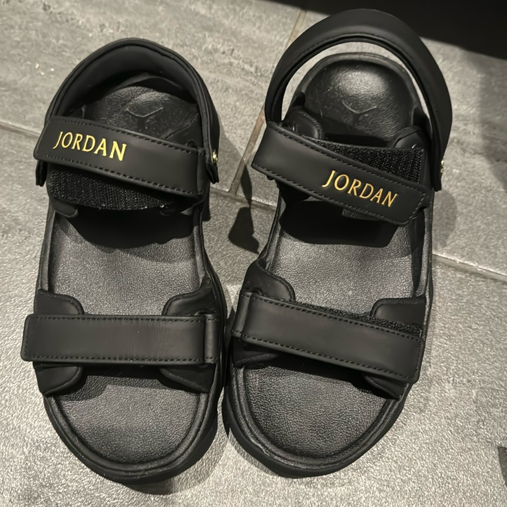 New Jordan Deja women’s sandals size 9
